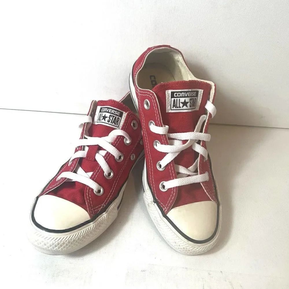 Converse Chuck Taylor All Star Low Top Classic Red Canvas Shoe Women's 6 Lace Up